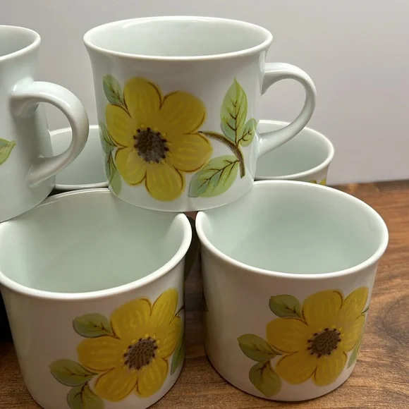 Vintage 1973 Royal Doulton Lambeth Stoneware Summer Days Pattern Set Of 8 Mugs - Picture 3 of 14